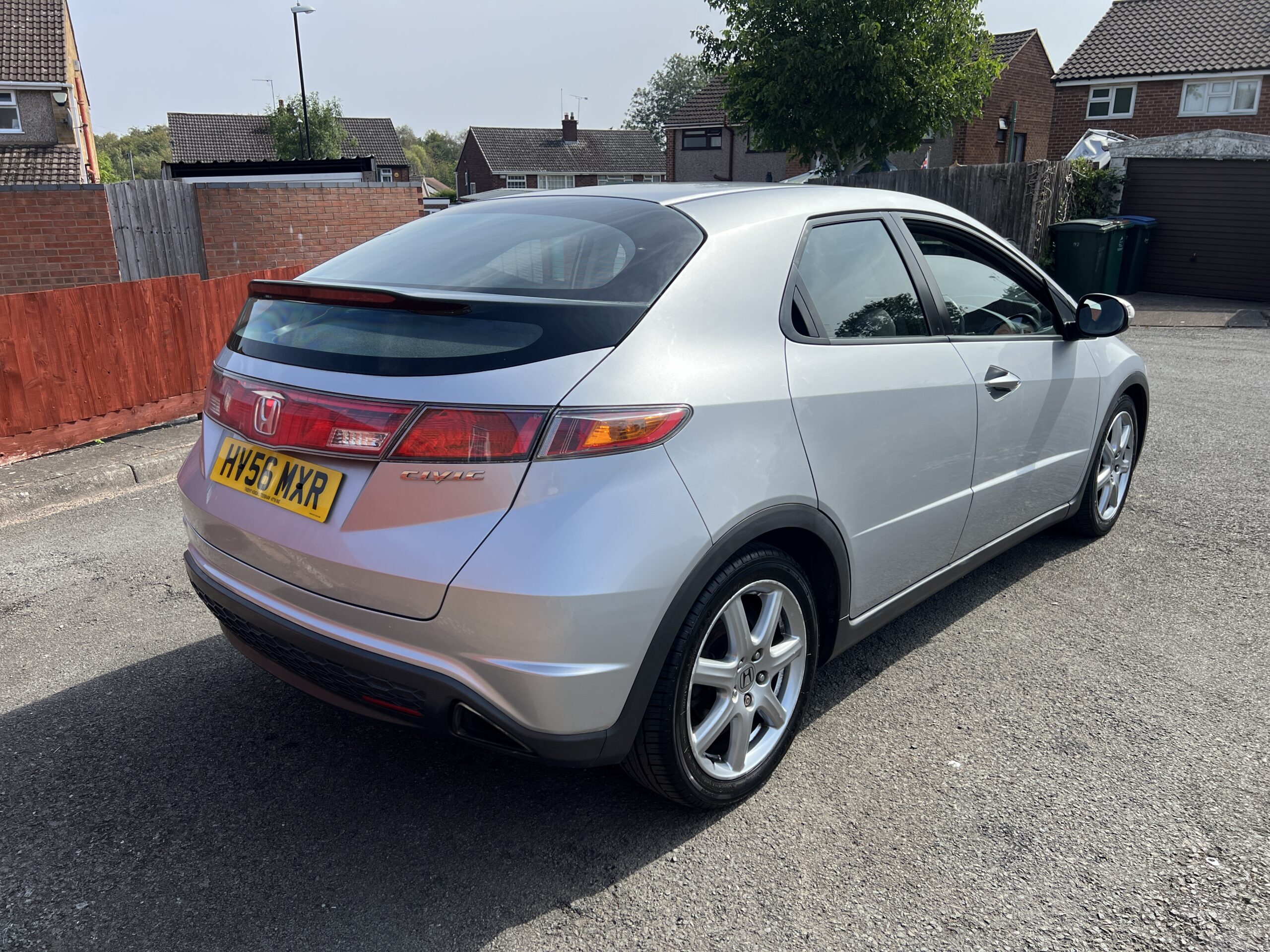 
								2006 Honda Civic EX i-VTEC full									